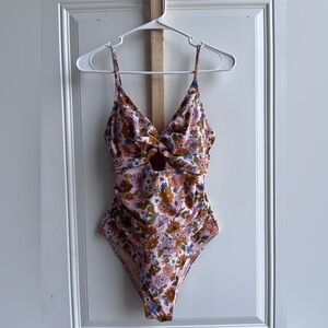 CUPSHE | NWT | Peachy floral Twisted Tummy Control | Size Med